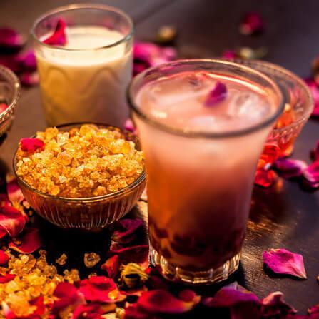 A glass of gond katira