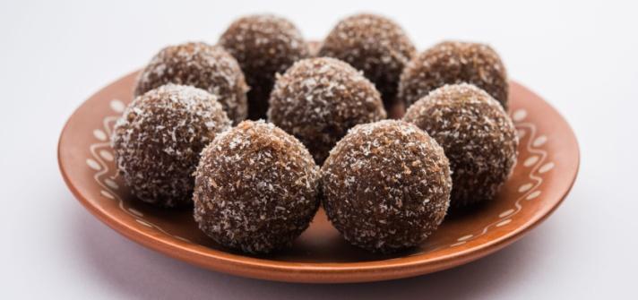 coconut makhana ladoo