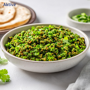 Green masala soya kheema served with roti on a plate