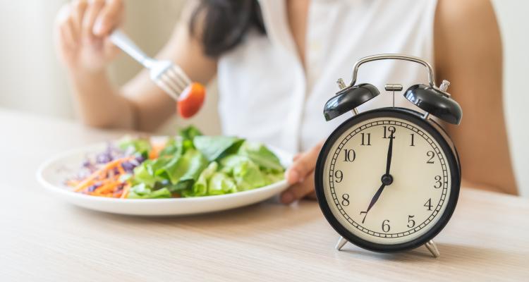 woman performing intermittent fasting